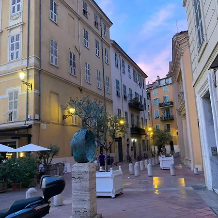 33 On The Old Historic Senate Square * Nizza