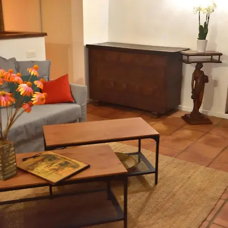 33 On The Old Historic Senate Square