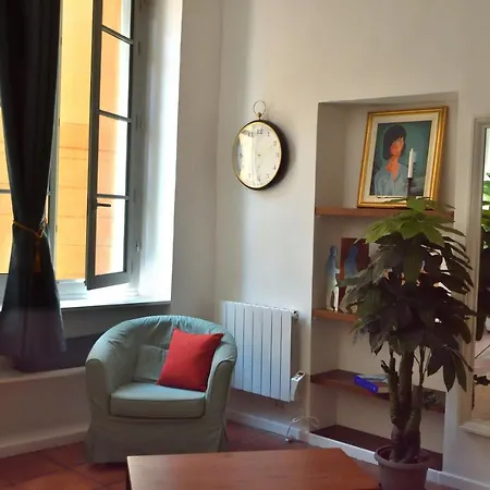 33 On The Old Historic Senate Square