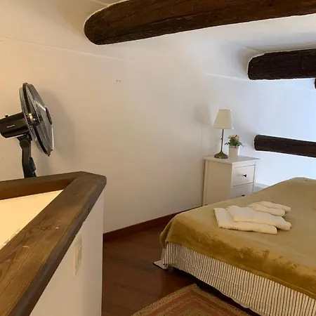 33 On The Old Historic Senate Square *