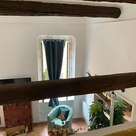 33 On The Old Historic Senate Square