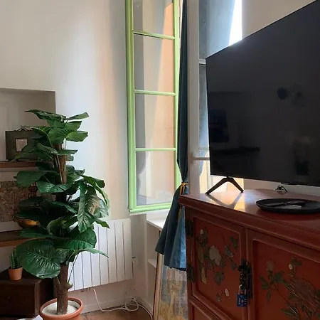 33 On The Old Historic Senate Square