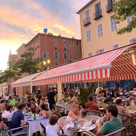 33 On The Old Historic Senate Square Nice