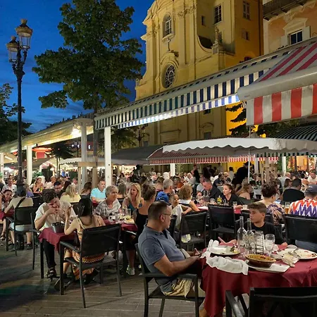 33 On The Old Historic Senate Square Nice