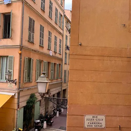 Lägenhet 33 On The Old Historic Senate Square *